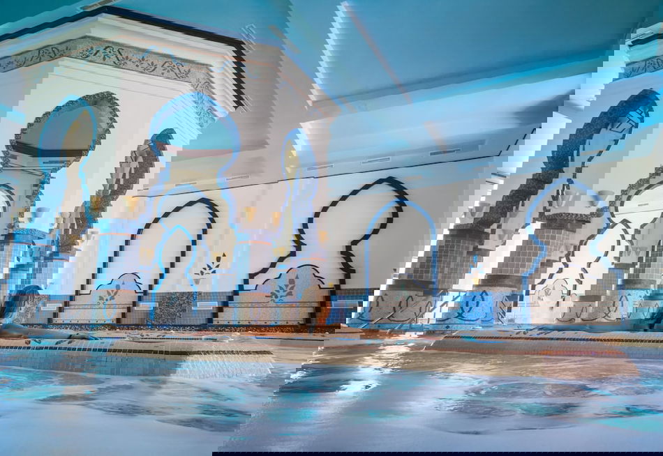 Indoor spa tub