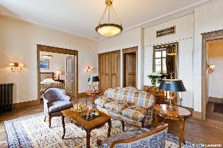 2575948-grand-hotel-les-trois-rois.jpg