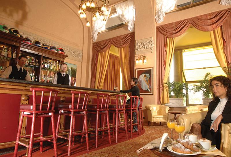 Palace Grand Bar