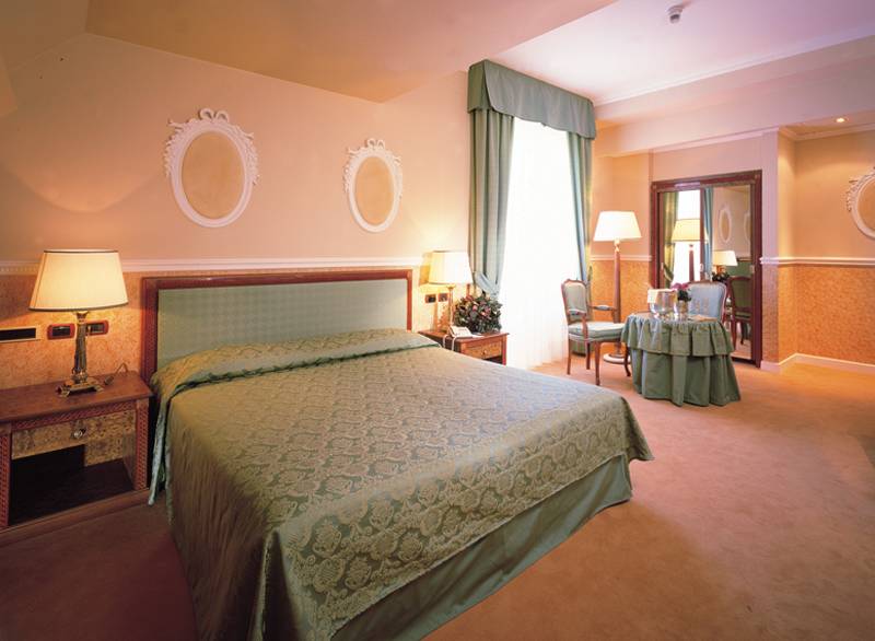Palace Grand Room Example