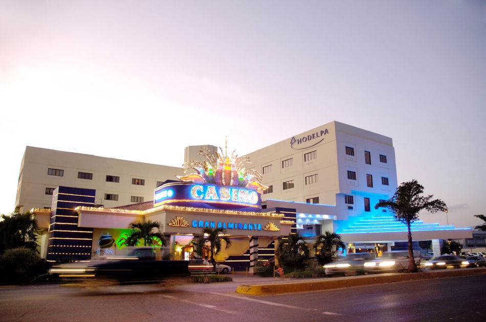 Hodelpa Gran Almirante Hotel & Casino Exterior