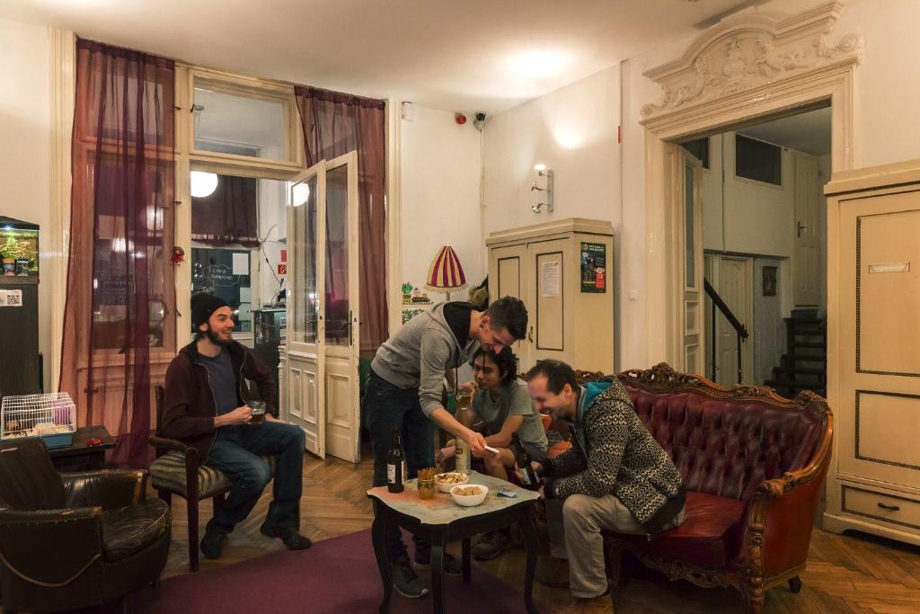 Hotel Baroque Hostel & Coworking