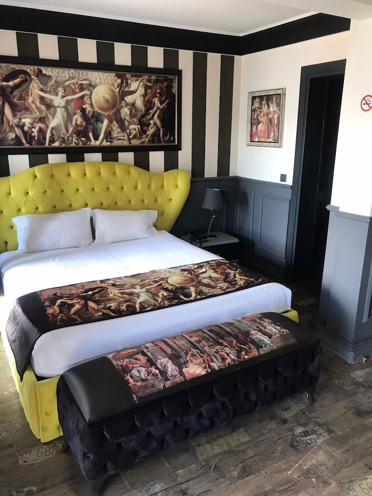 Art &Amp; Interiors Boutique Hotel