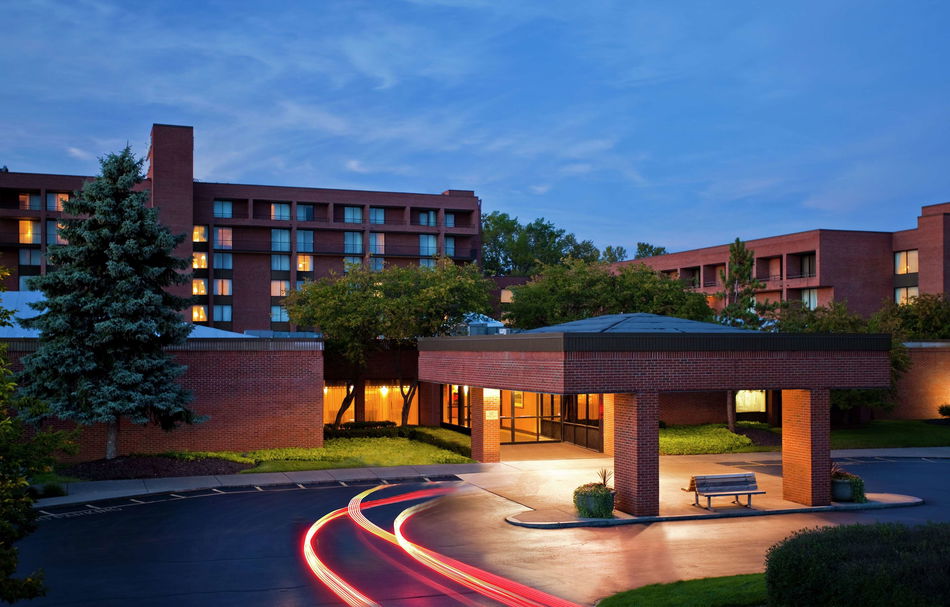 DoubleTree by Hilton Hotel Syracuse Exterior