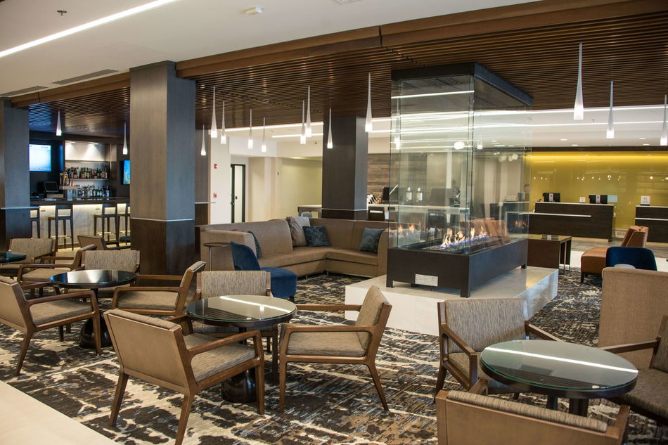 DoubleTree by Hilton Hotel Syracuse Lounge / Lobby