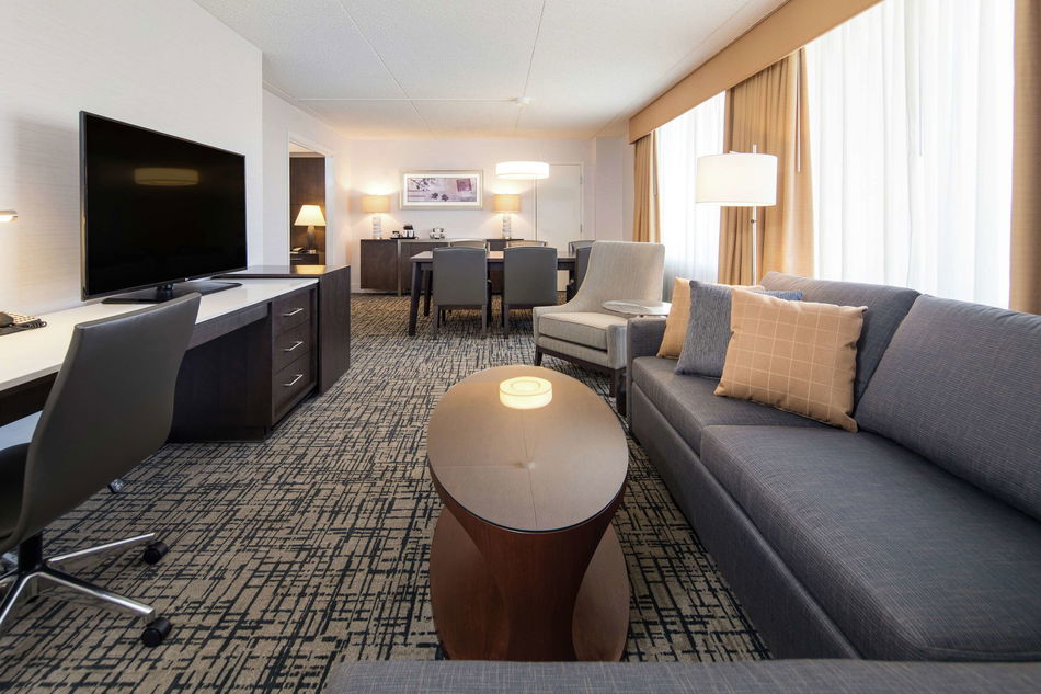 DoubleTree by Hilton Hotel Syracuse Lounge / Lobby