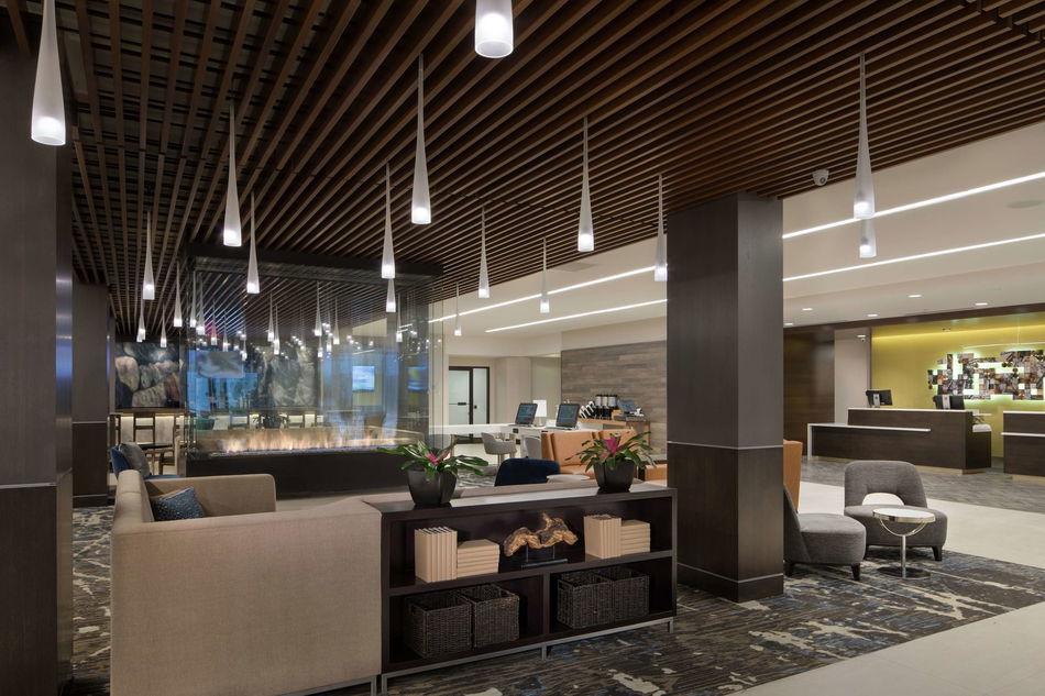 DoubleTree by Hilton Hotel Syracuse Lounge / Lobby