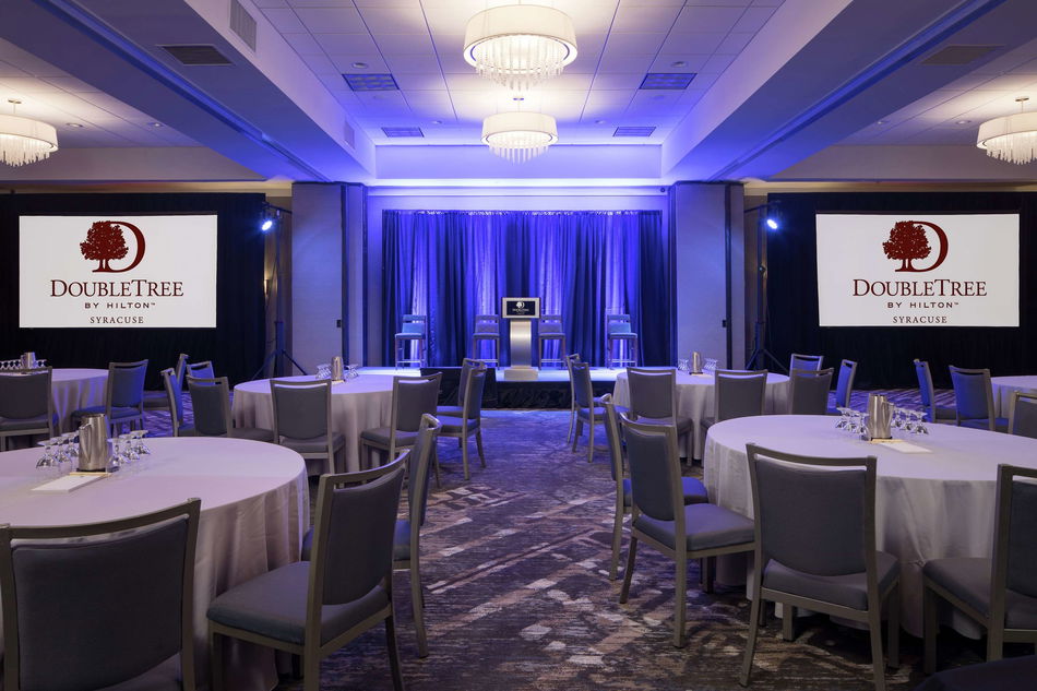 DoubleTree by Hilton Hotel Syracuse Bar