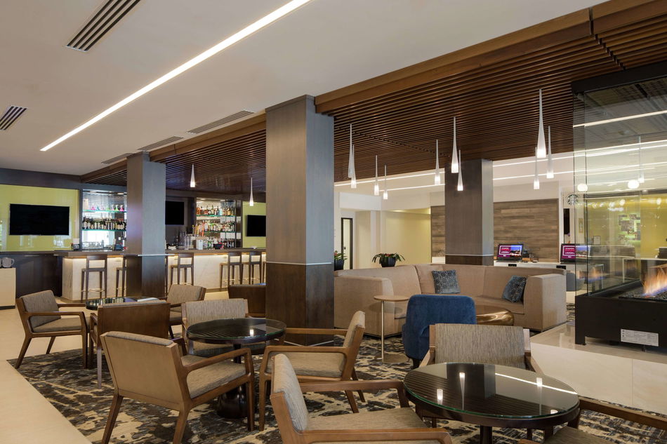 DoubleTree by Hilton Hotel Syracuse Bar