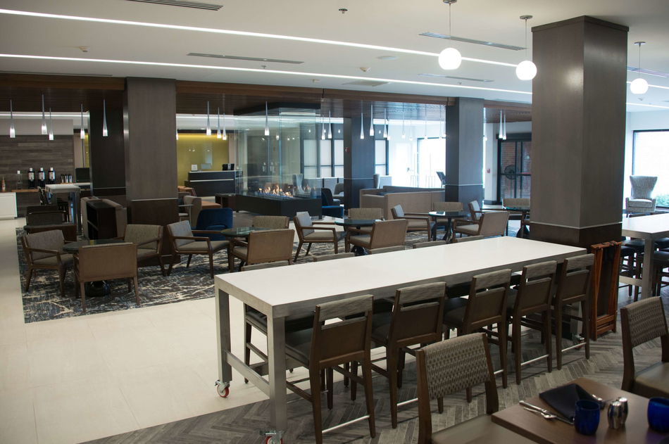 DoubleTree by Hilton Hotel Syracuse Bar
