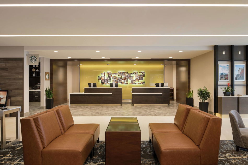 DoubleTree by Hilton Hotel Syracuse Bar