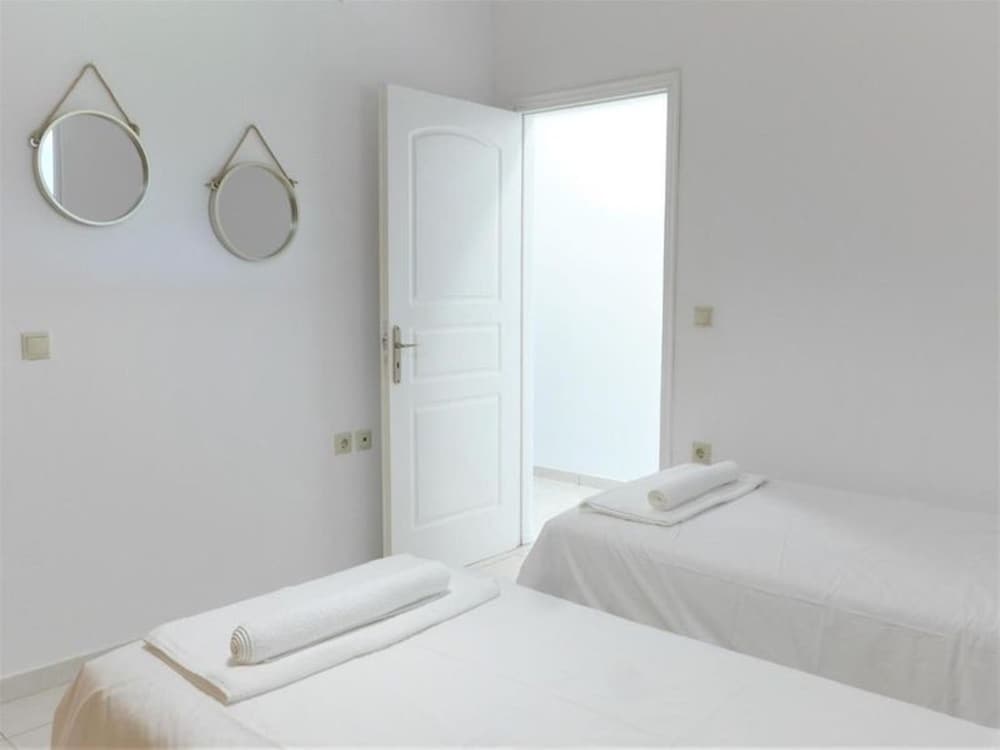 2206767-kalamaki-plaza-apartments-ptero.jpg