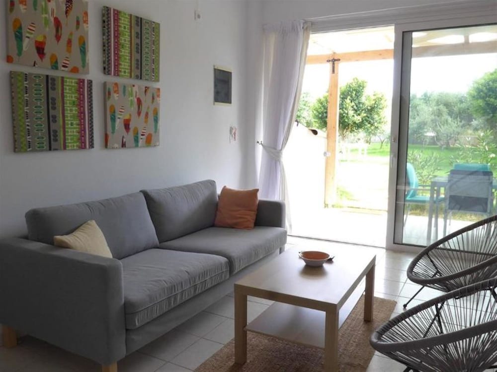 2206787-kalamaki-plaza-apartments-ptero.jpg