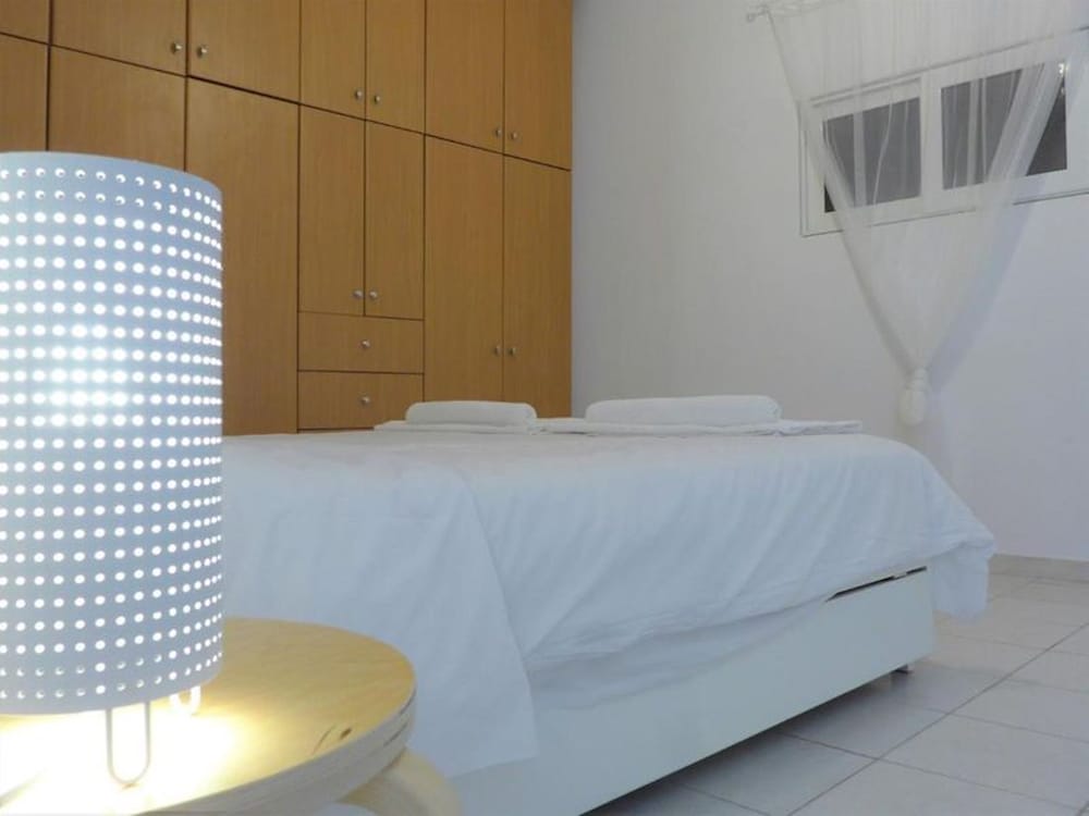 2206797-kalamaki-plaza-apartments-ptero.jpg