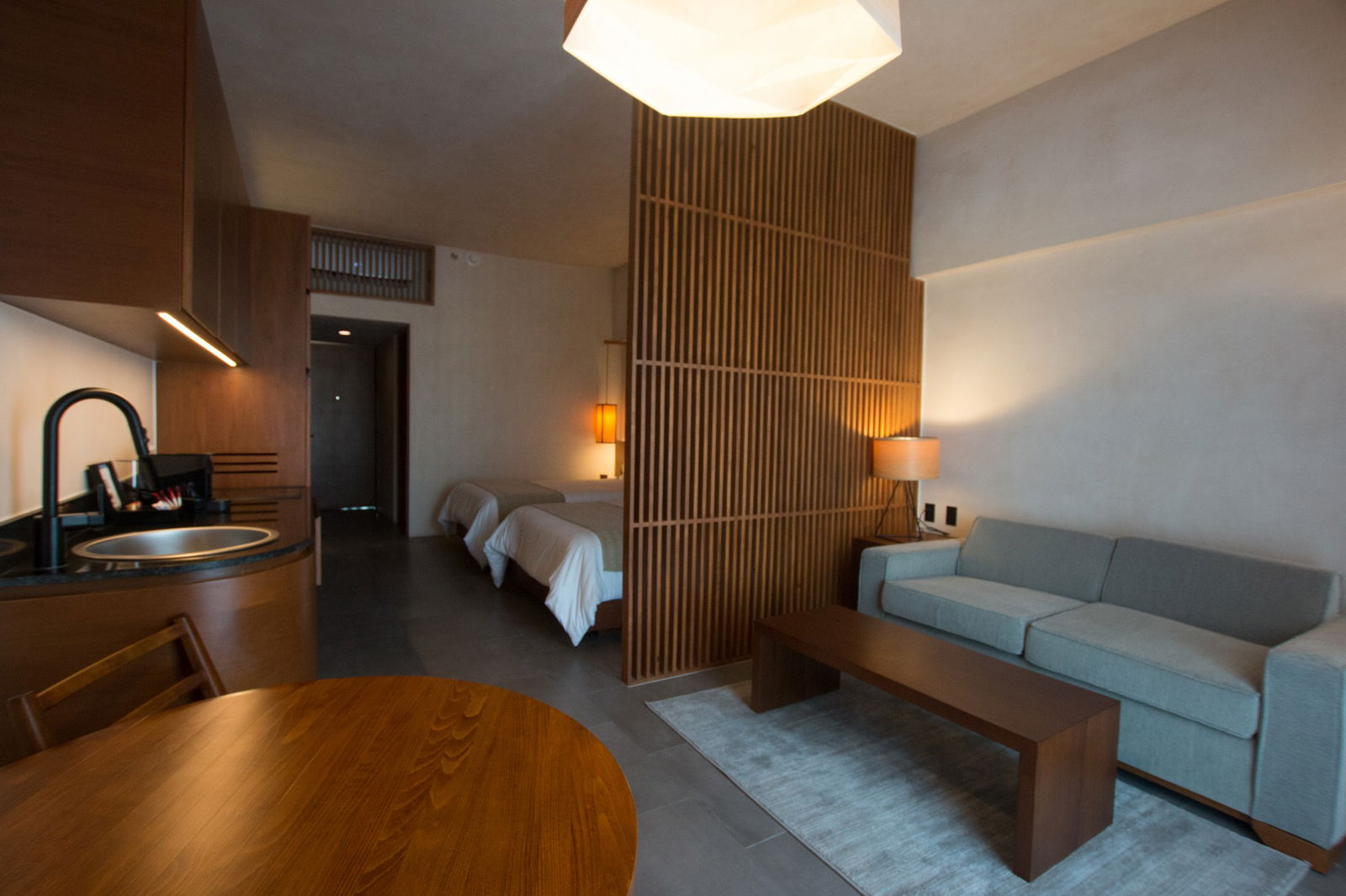 2534482-hive-cancun.jpg