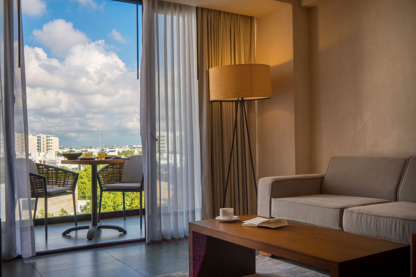 2534532-hive-cancun.jpg