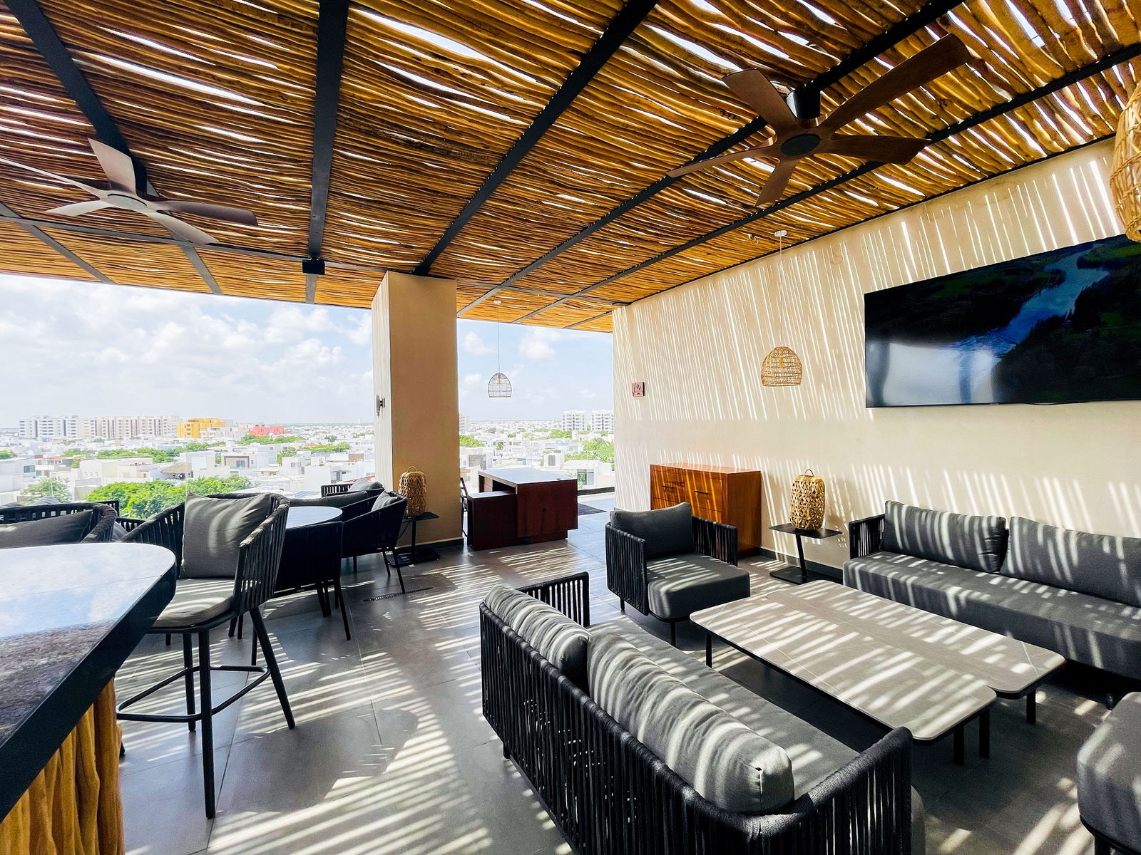 2534585-hive-cancun.jpg