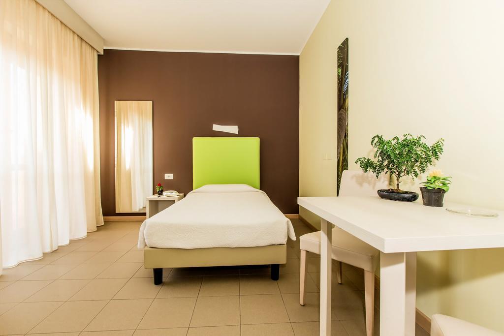 Hotel Residence Ulivi E Palme Hotel