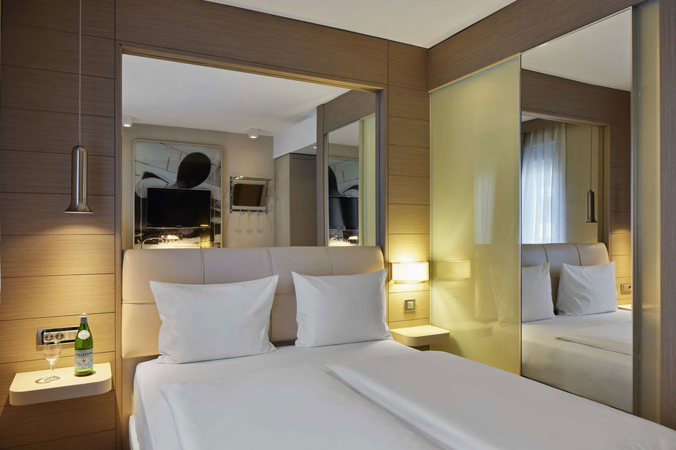 Titanic Comfort Mitte Room Example