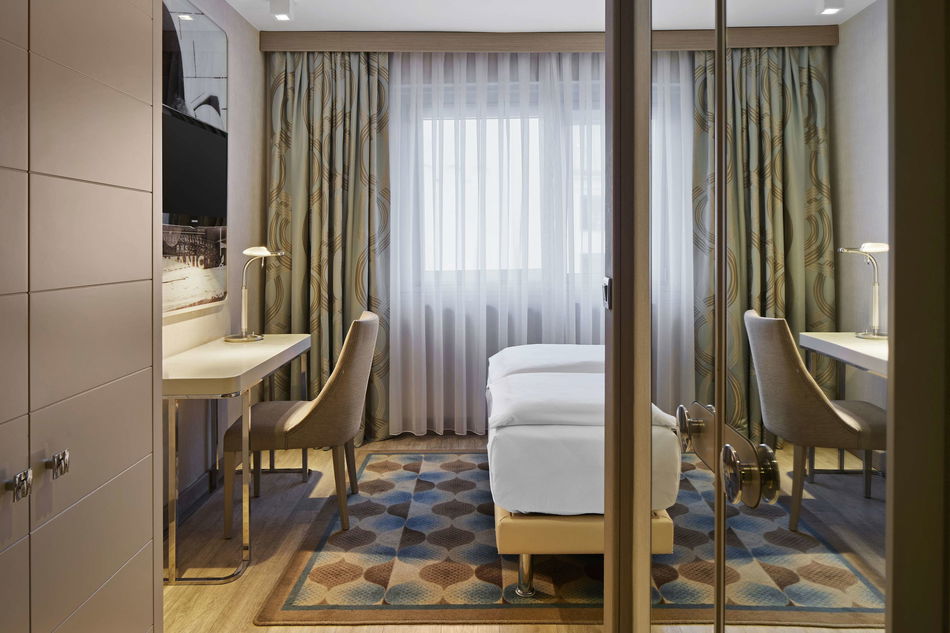 Titanic Comfort Mitte Room Example