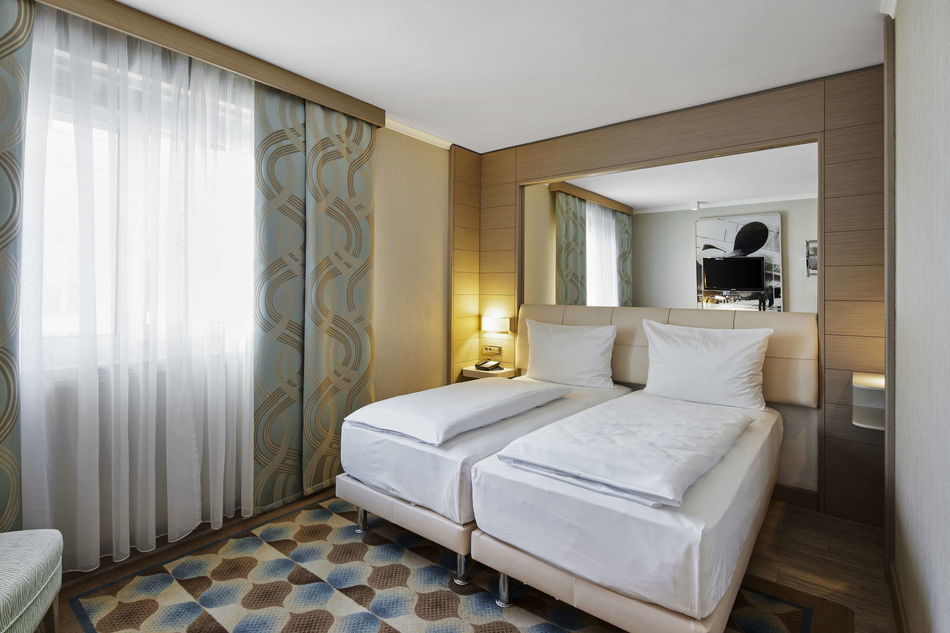 Titanic Comfort Mitte Room Example