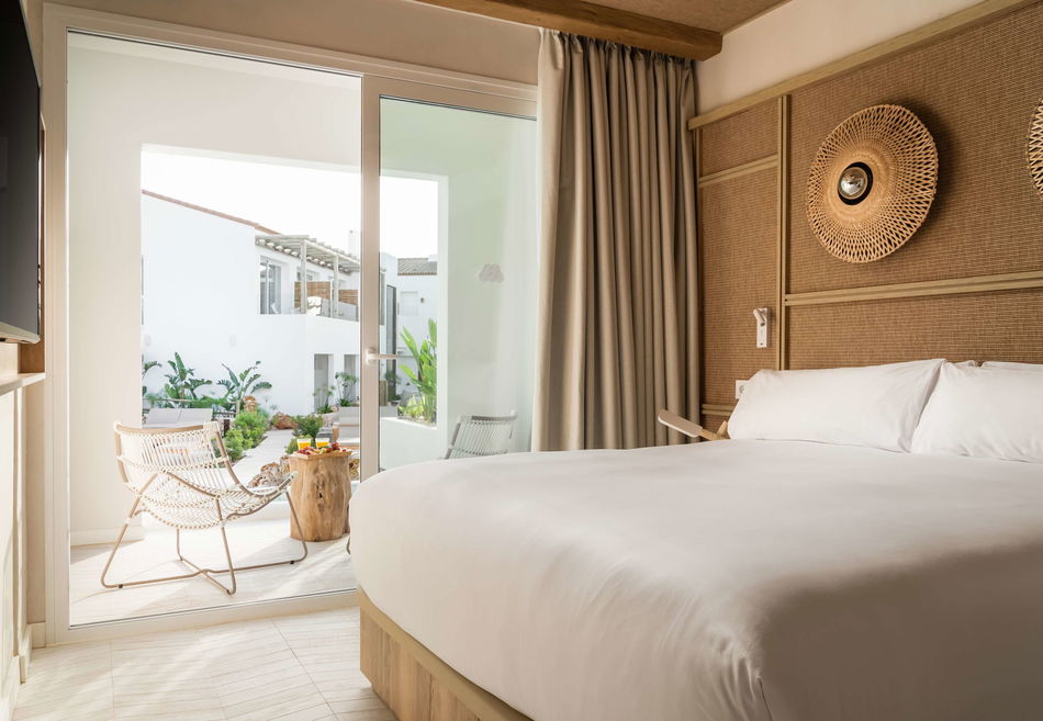 Suites Del Lago Eco Hotel & Thalasso Pool Room Example