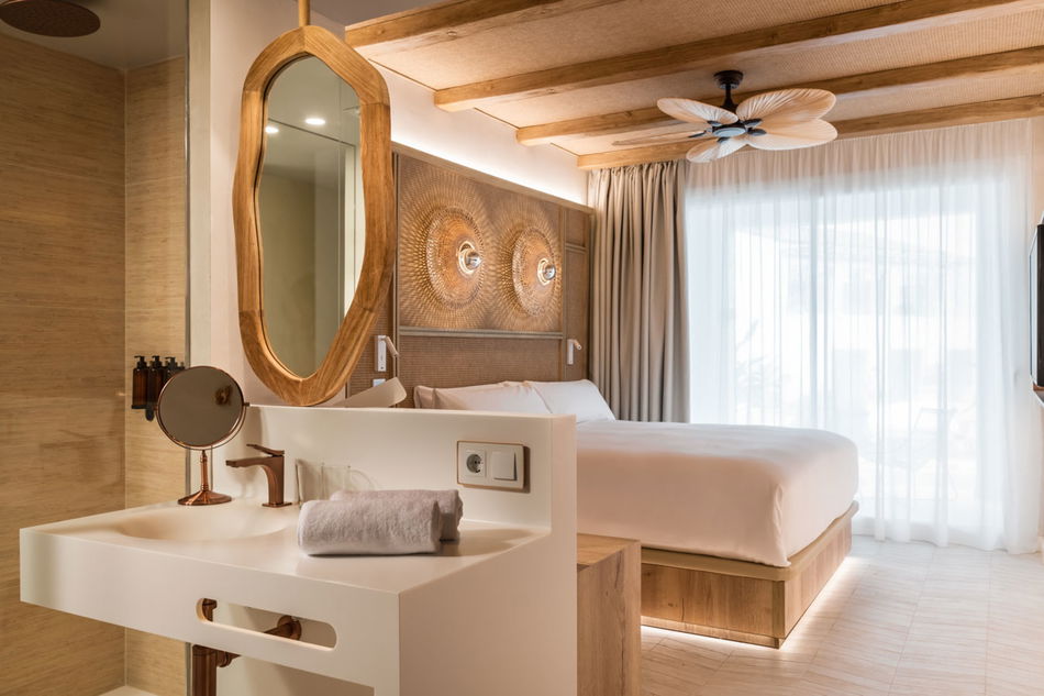 Suites Del Lago Eco Hotel & Thalasso Pool Room Example