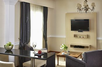 Ava Hotel &Amp; Suites