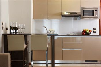 Ava Hotel &Amp; Suites