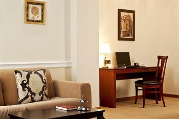 Ava Hotel &Amp; Suites