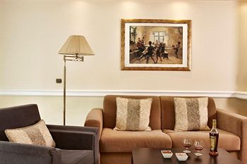 Ava Hotel &Amp; Suites
