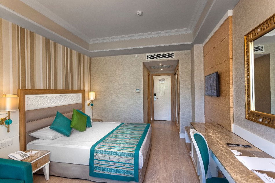 Karmir Resort Spa