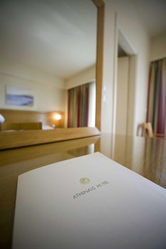 Athinais Hotel
