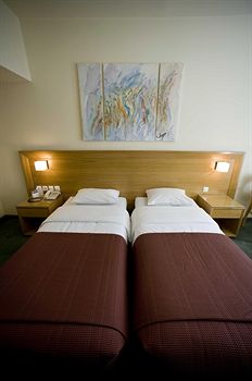Athinais Hotel