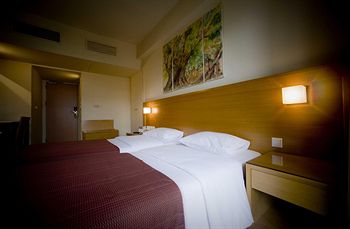 Athinais Hotel