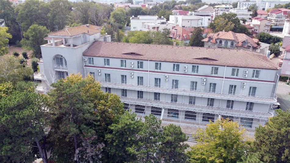 2469262-astoria.jpg