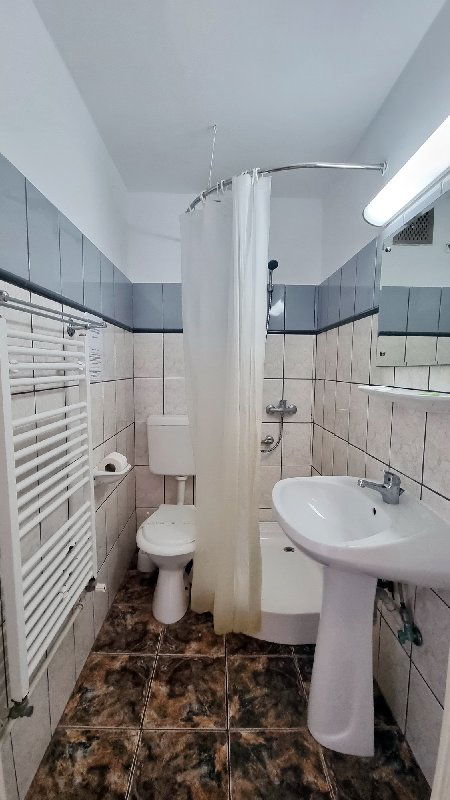2469350-astoria.jpg