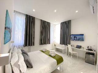 895742a_hb_w_024
