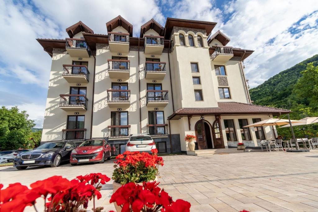 Hotel River