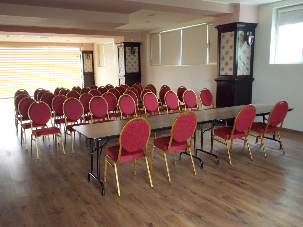 2463273-hotel-zimbru.jpg