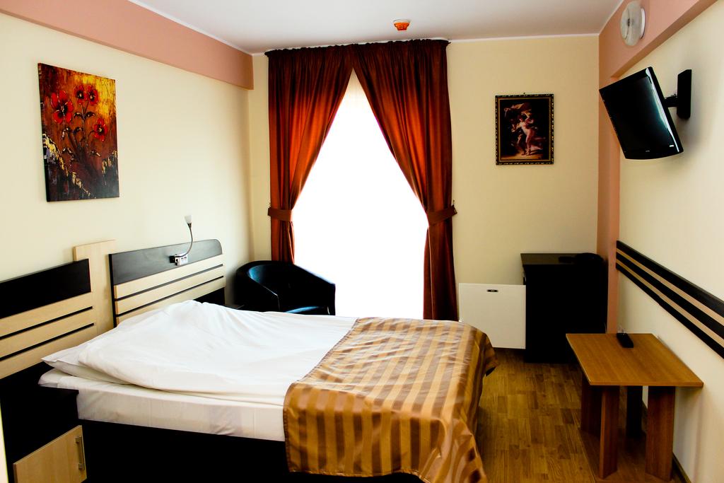 2463281-hotel-zimbru.jpg