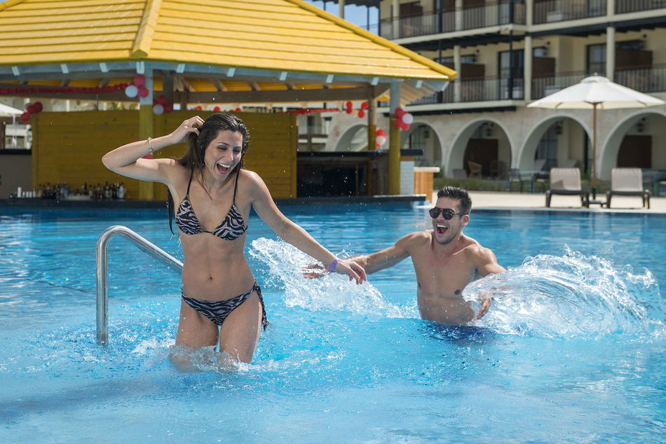 Ocean El Faro Outdoor Pool