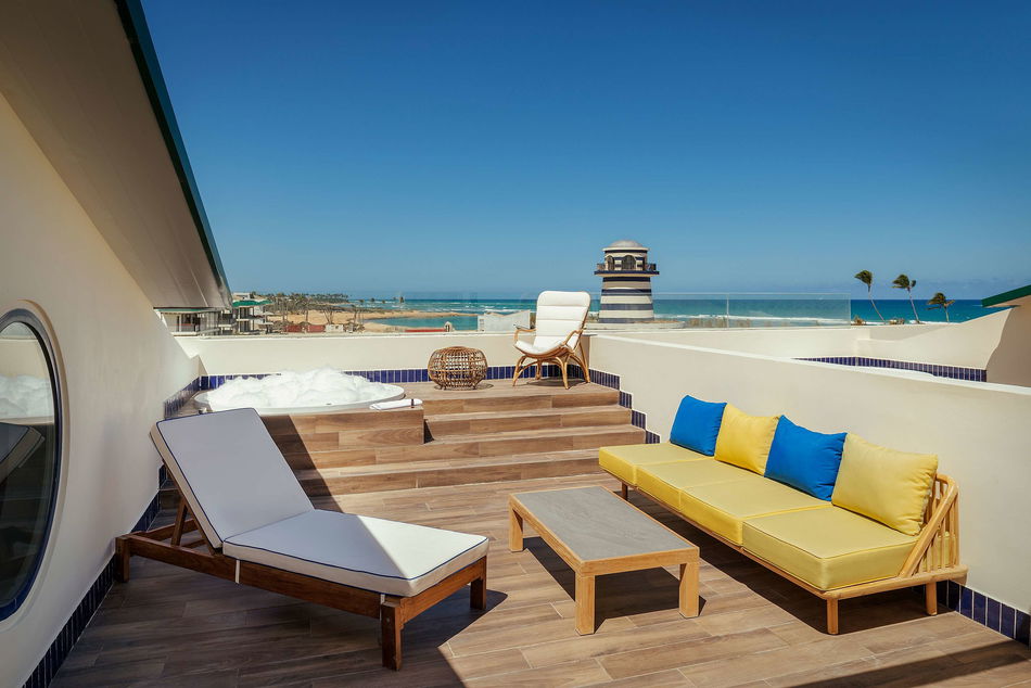 Ocean El Faro Beach