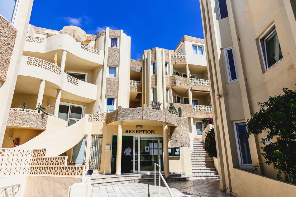 R2 Maryvent Beach Apartment Exterior