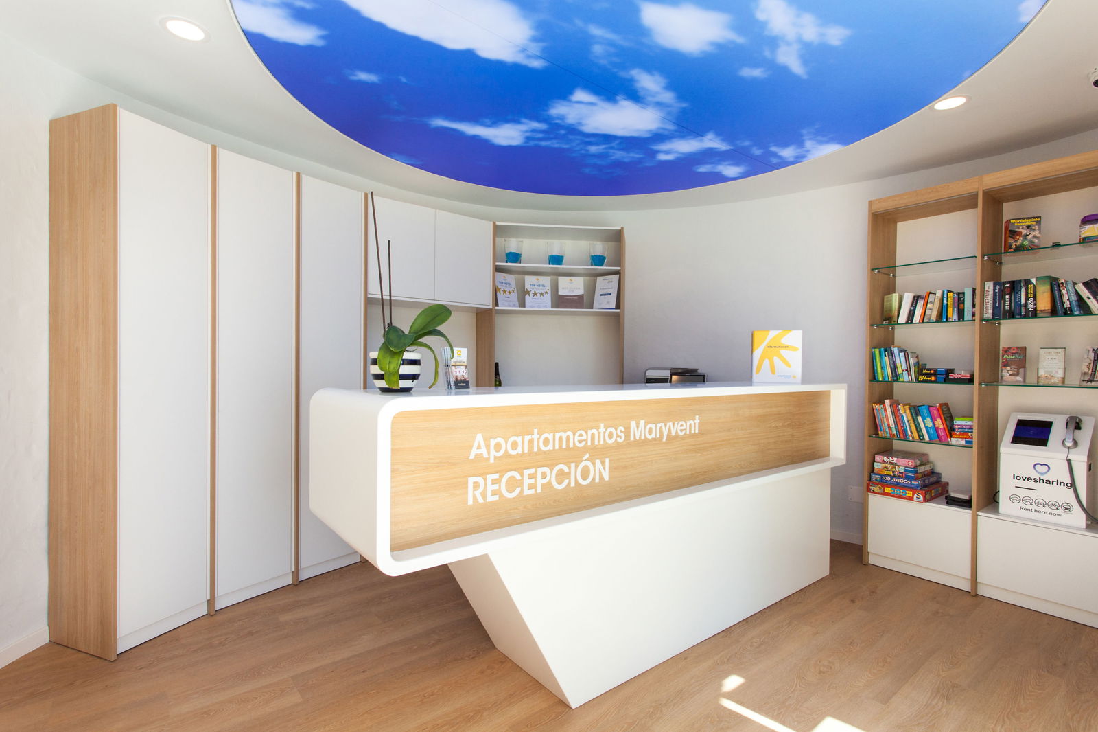 R2 Maryvent Beach Apartment Lounge / Lobby