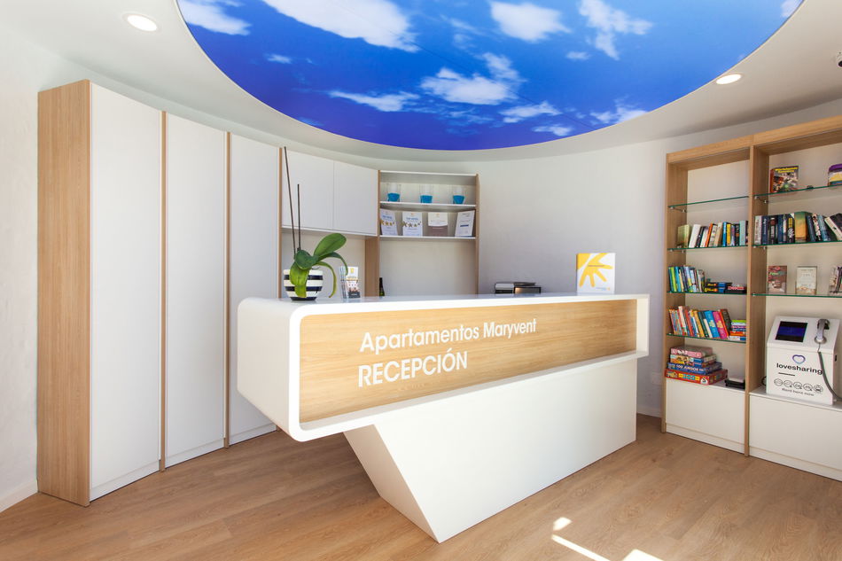 R2 Maryvent Beach Apartment Lounge / Lobby