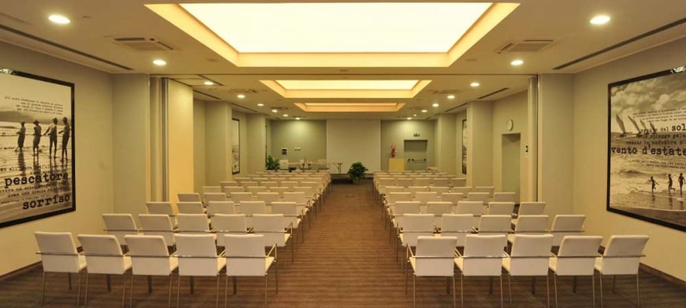 Holiday Inn Genoa City, An Ihg Hotel