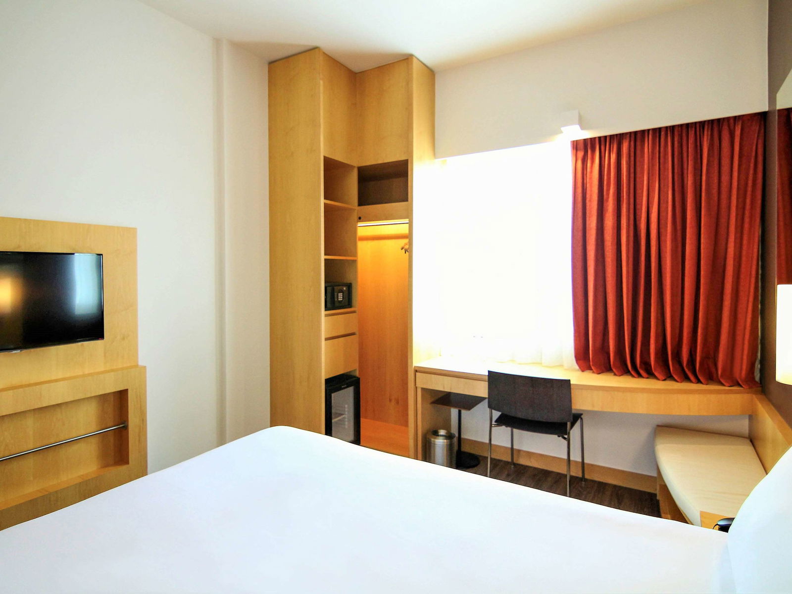 ibis One Central Room Example