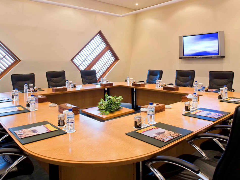 Mercure Grand Jebel Hafeet Al Ain Hotel Conference Room