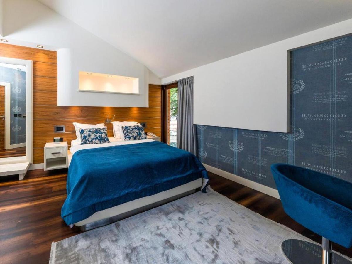 Forza Mare Room Example